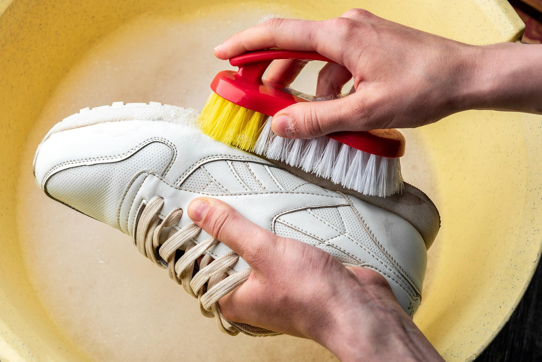 Come pulire le scarpe senza usare la lavatrice –